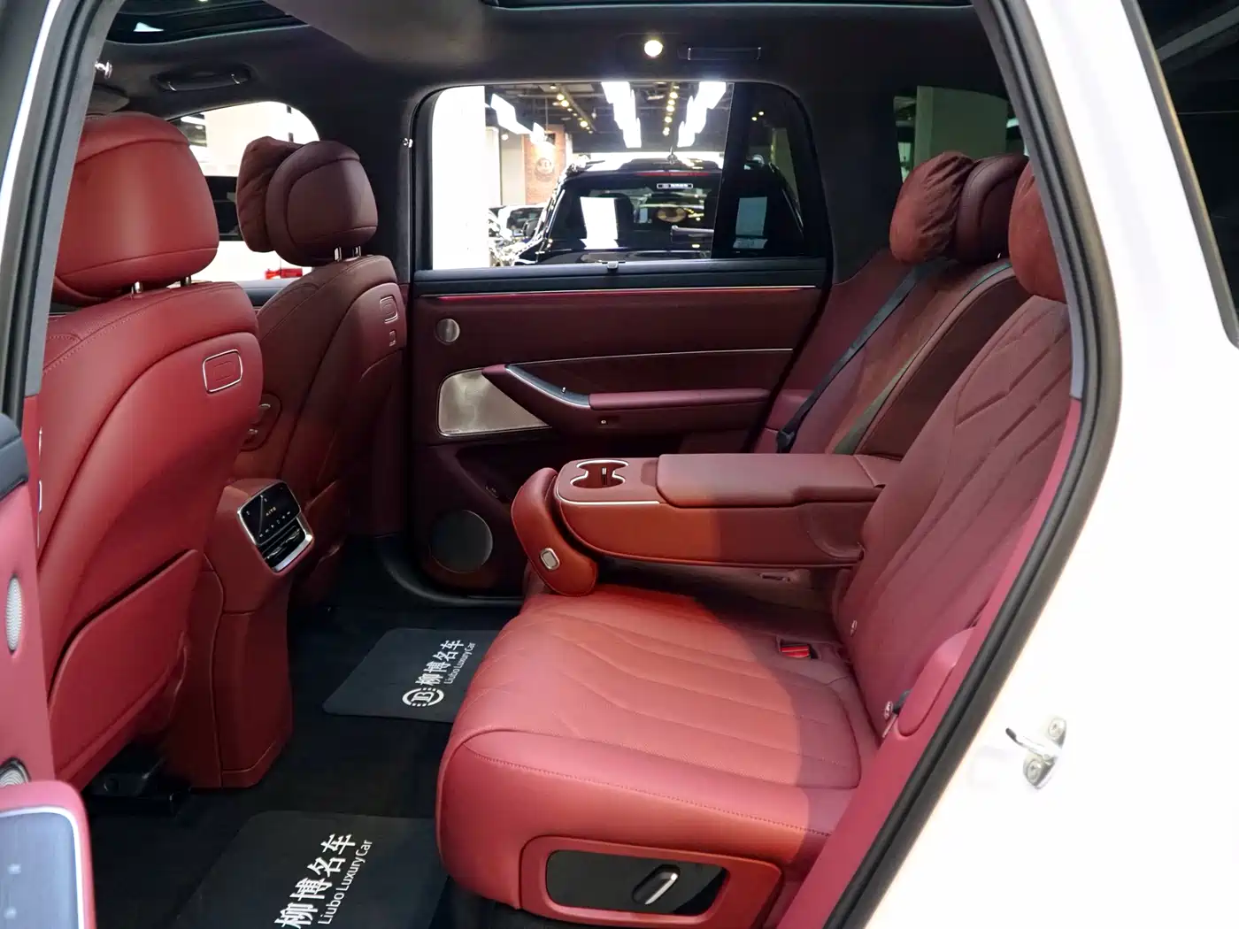 AITO Wenjie AITO M8 2025 Range Extender Max+ Edition 53.4kWh 5-seater фото 6