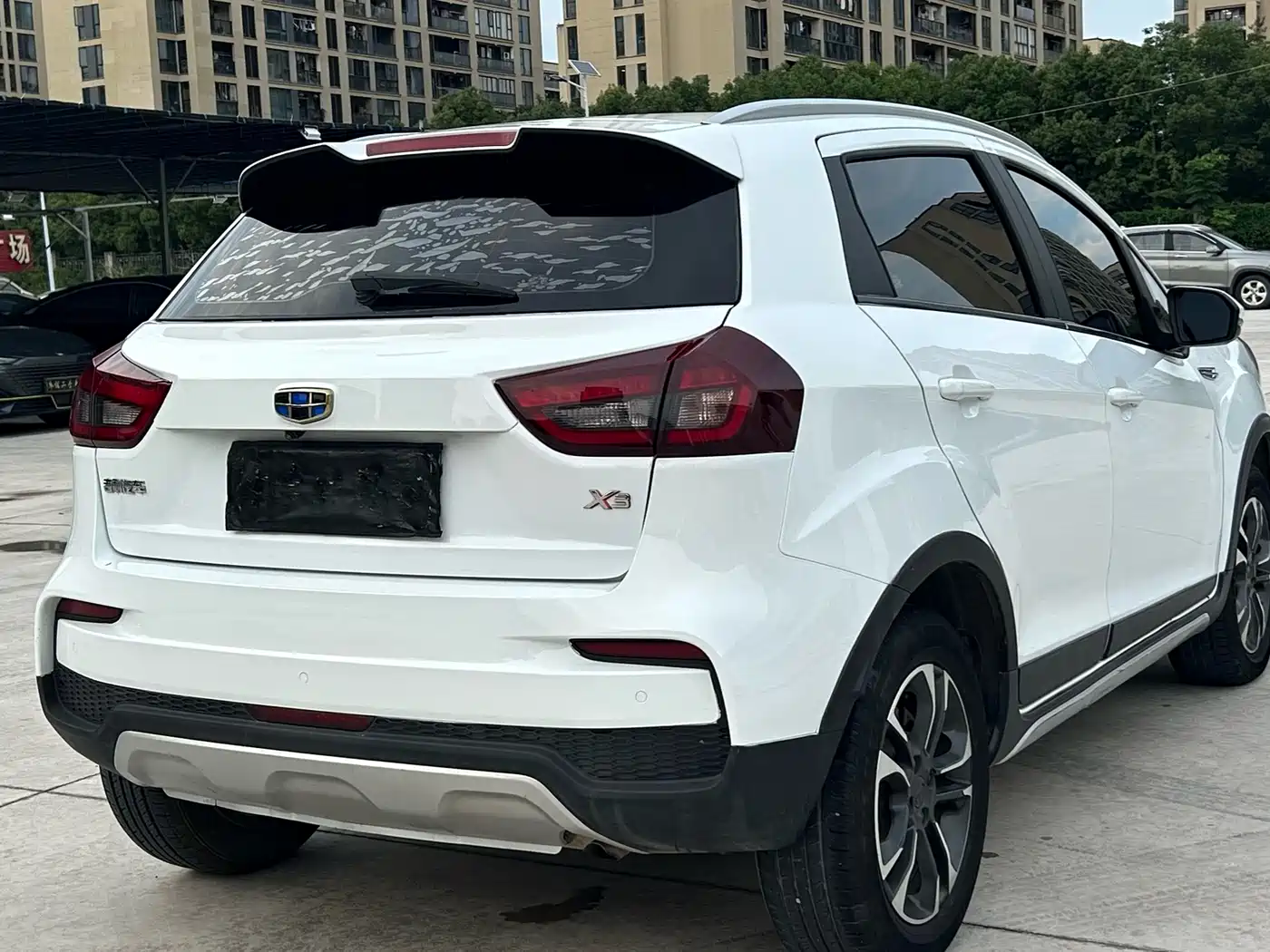 Фото 13 - Geely Vision X3