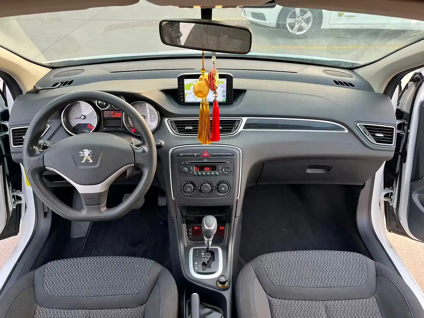 Peugeot 308 2013 Model 1.6L Automatic Superior Style фото 5