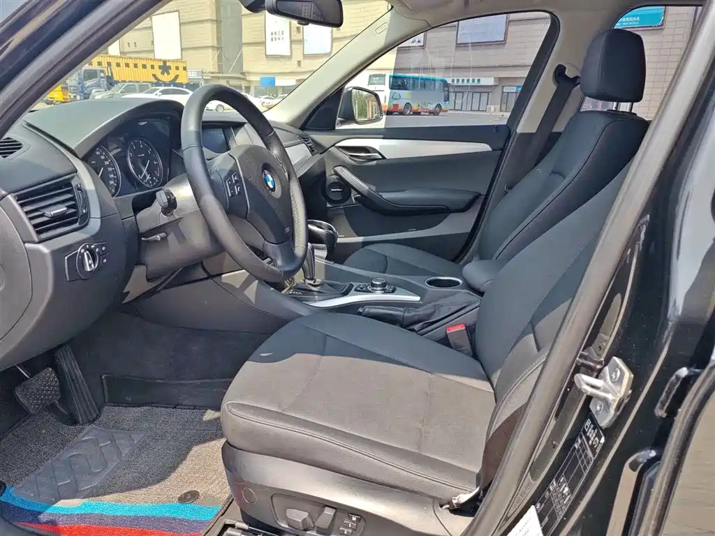 BMW X1 2013 sDrive18i Leading фото 9
