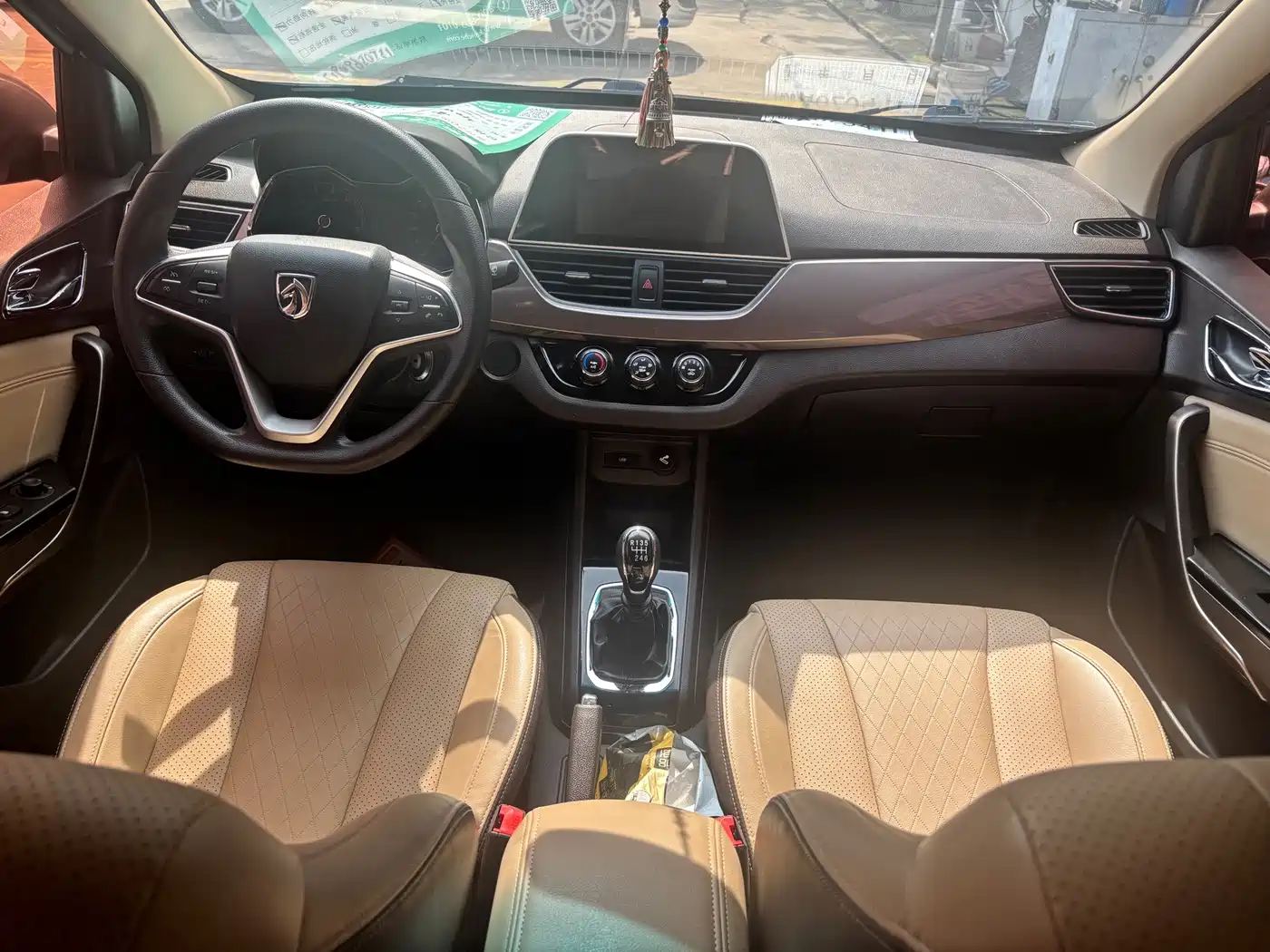 Baojun 310W 2018 2017 1.5L Manual Fashion Edition (China V)