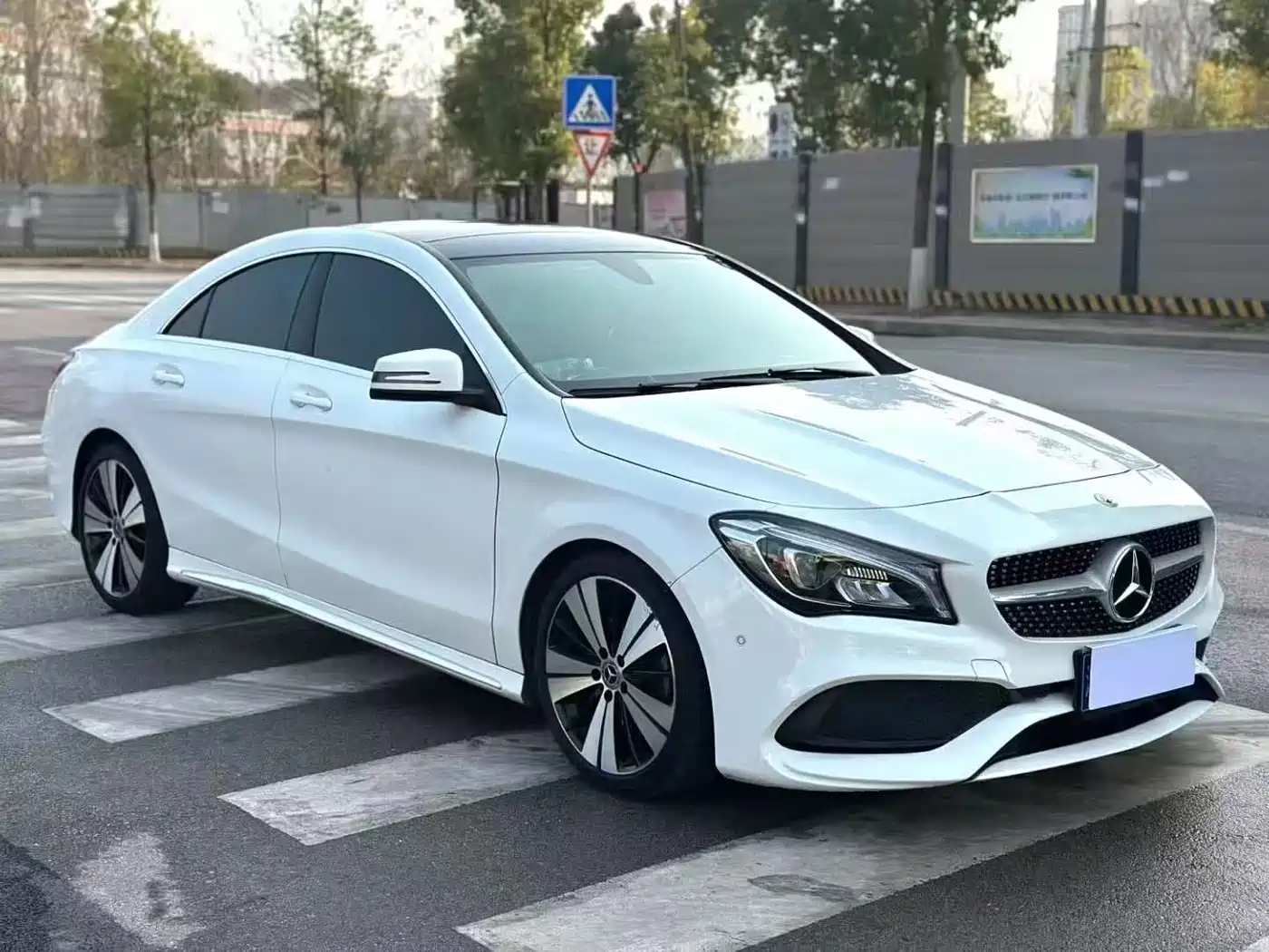 Mercedes-Benz CLA (Import) 2018 CLA 200 Fashion Edition фото 3