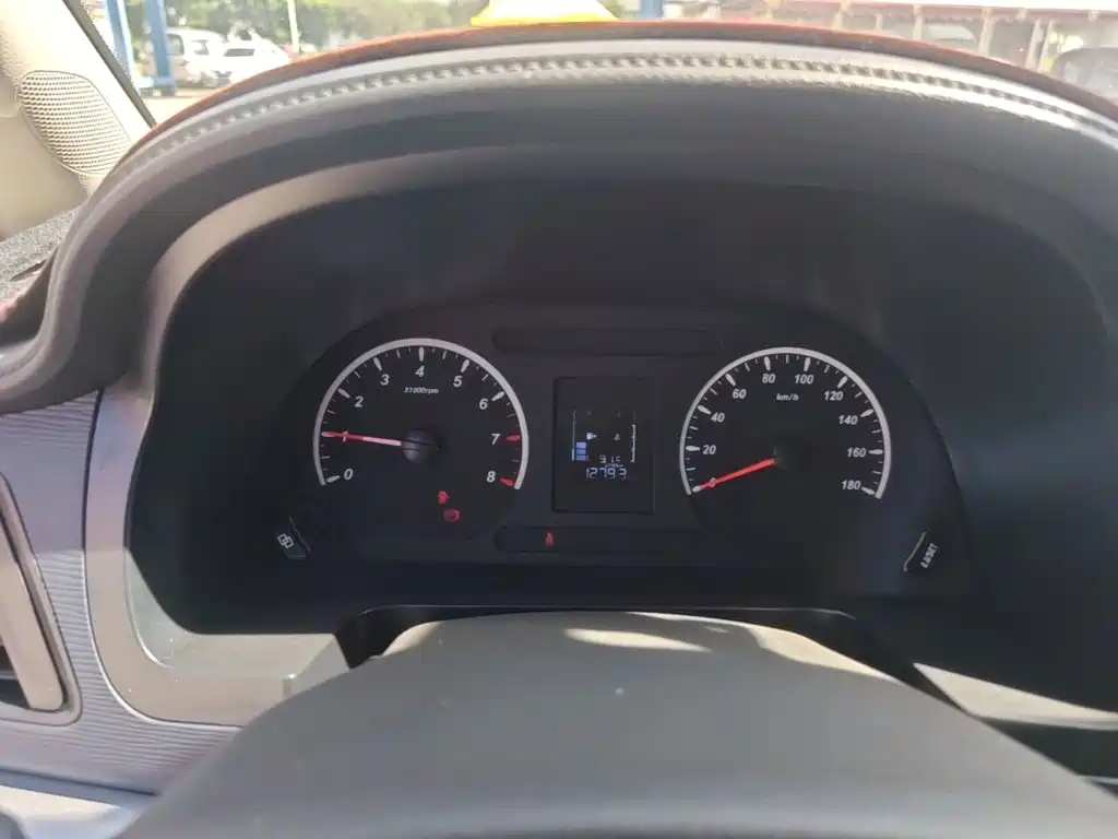 Dongfeng Fengxing Lingzhi 2025 2023 M5L 1.6L Basic 7-seater