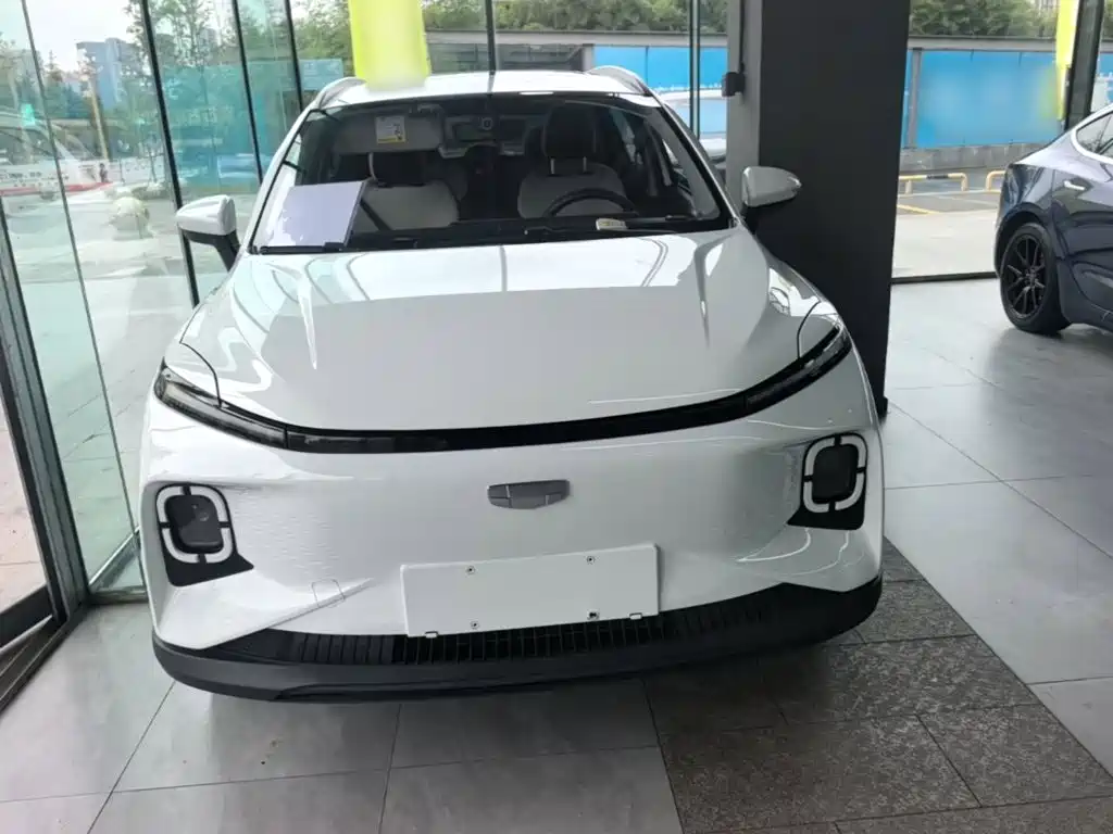 Фото 3 - Geely Geometry E Firefly