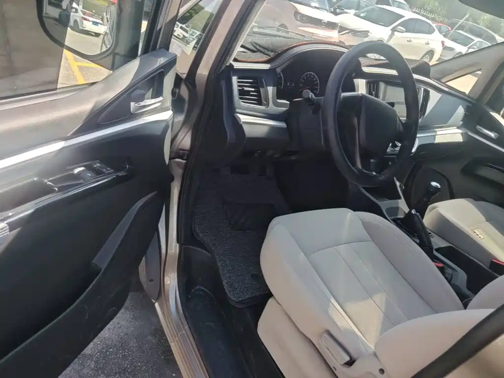 Dongfeng Fengxing Lingzhi 2025 2023 M5L 1.6L Basic 7-seater