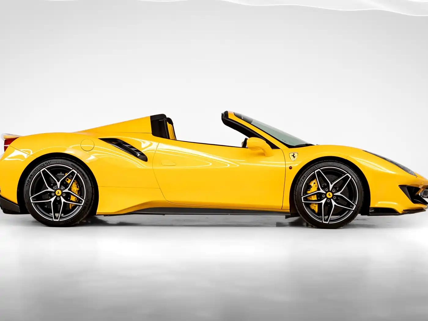 FERRARI 488
