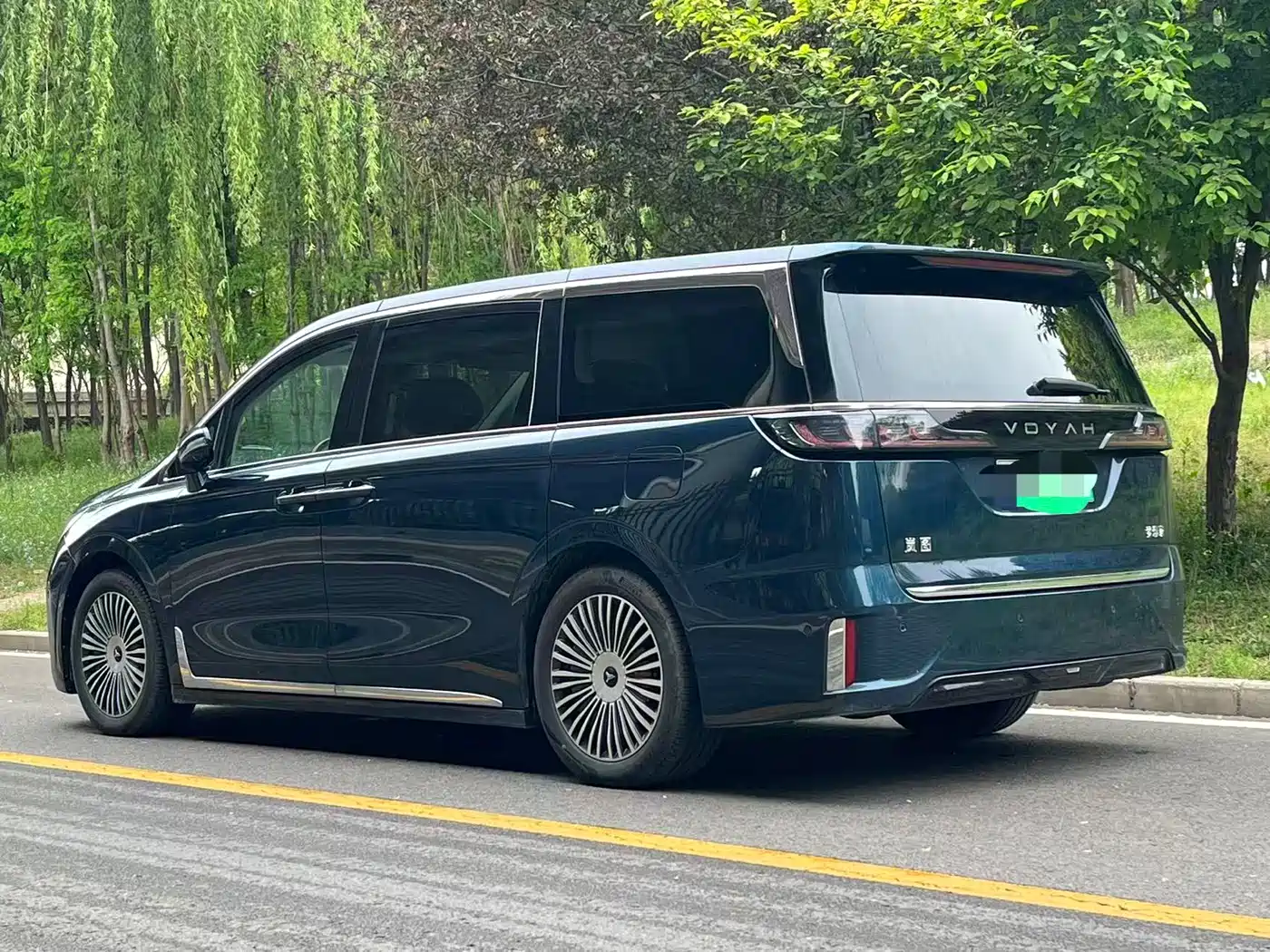 Voyah Auto Voyah Dreamer 2025 PHEV AWD Flagship Kunpeng Edition фото 4