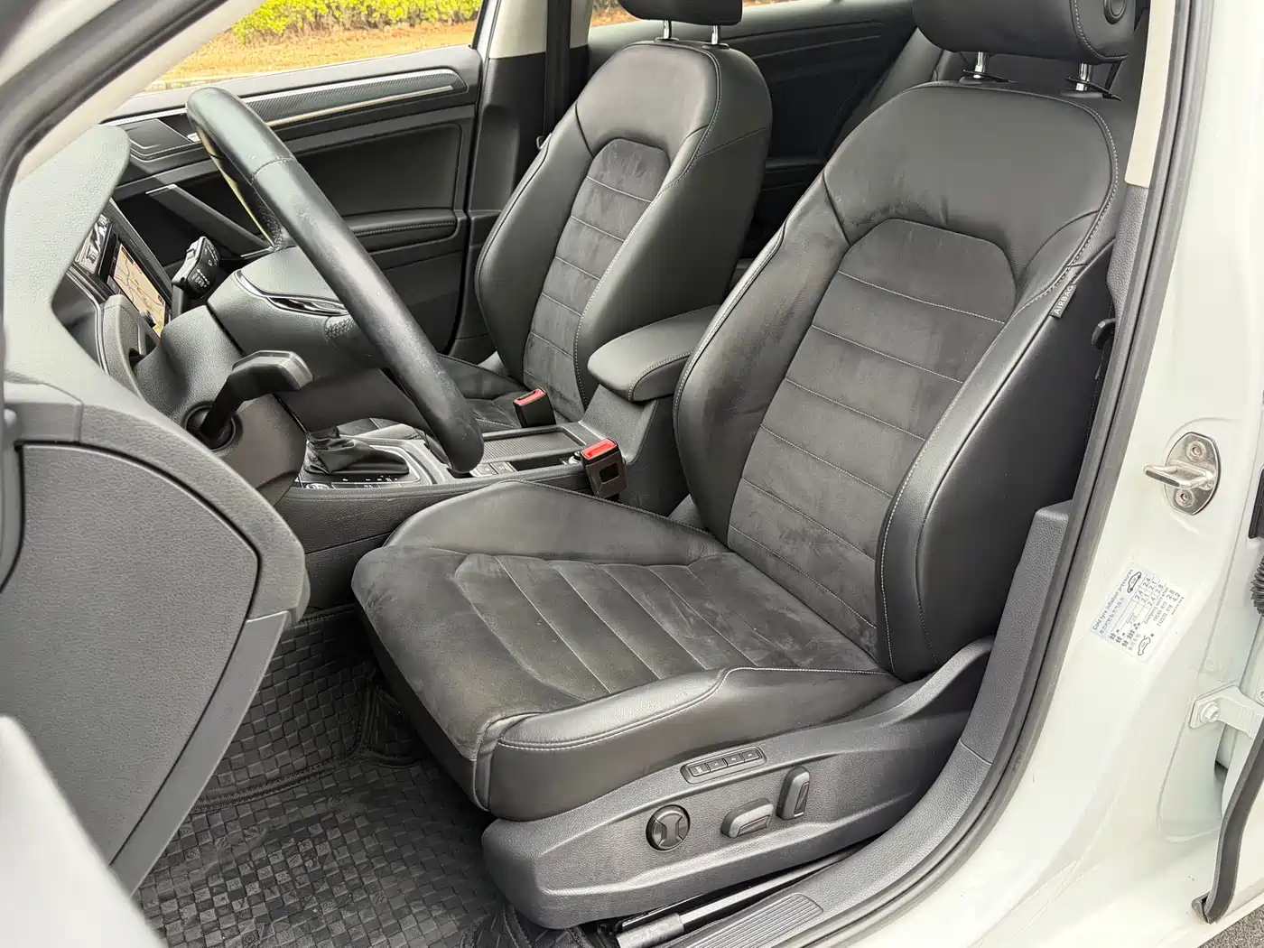 Volkswagen Golf 2020 Beloved Edition 280TSI DSG Luxury фото 7