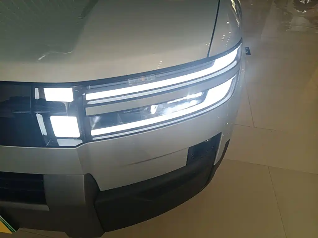 Fang Cheng Bao Titanium 7 2025 2025 200KM Front-Wheel Drive Max Edition
