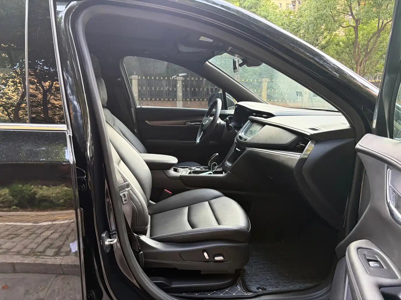 Фото 8 - Cadillac XT6
