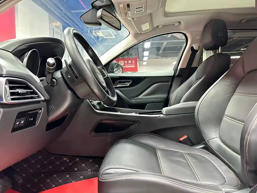 Photo 7 - Jaguar F-PACE