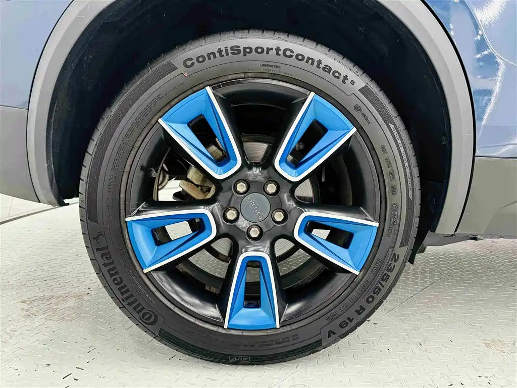 Lynk & Co 01 2017 2.0T 2WD Pro Shine Edition фото 23
