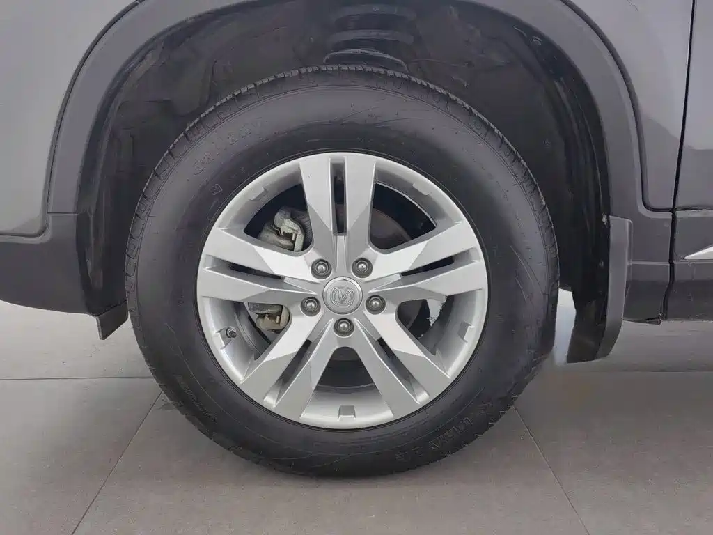 Фото 17 - Changan CS75
