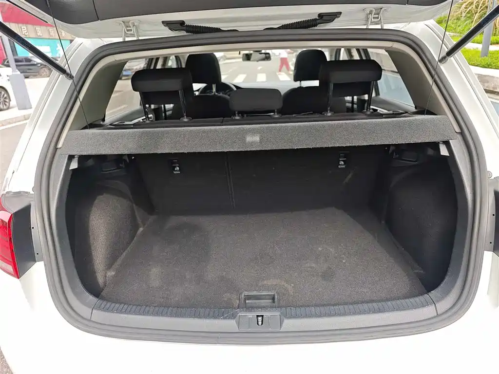Volkswagen Golf 2020 200TSI DSG Comfort фото 17