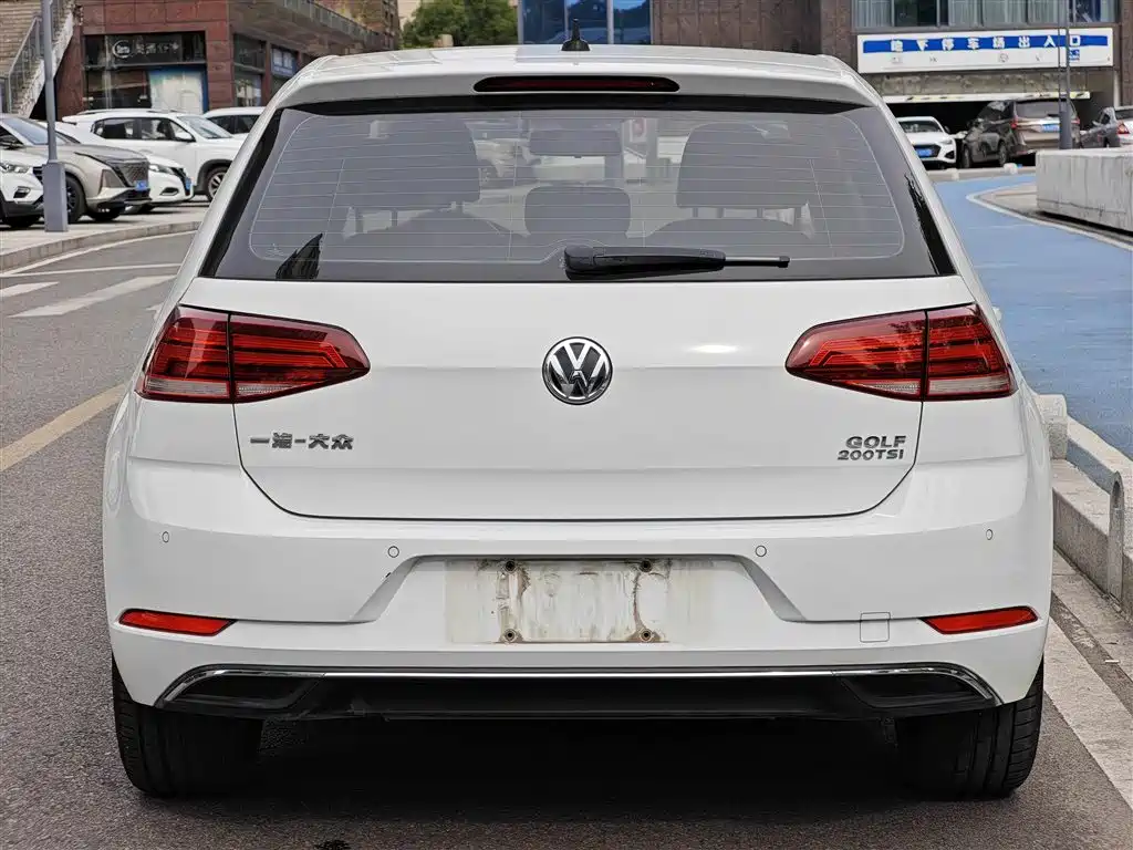Volkswagen Golf 2020 200TSI DSG Comfort фото 13