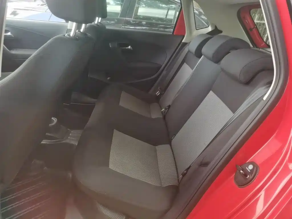 Volkswagen Polo 2016 1.4L Automatic Trend фото 17