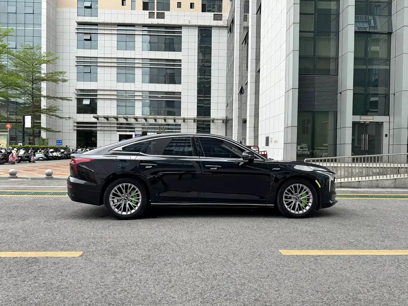 Фото 34 - Besturn B70