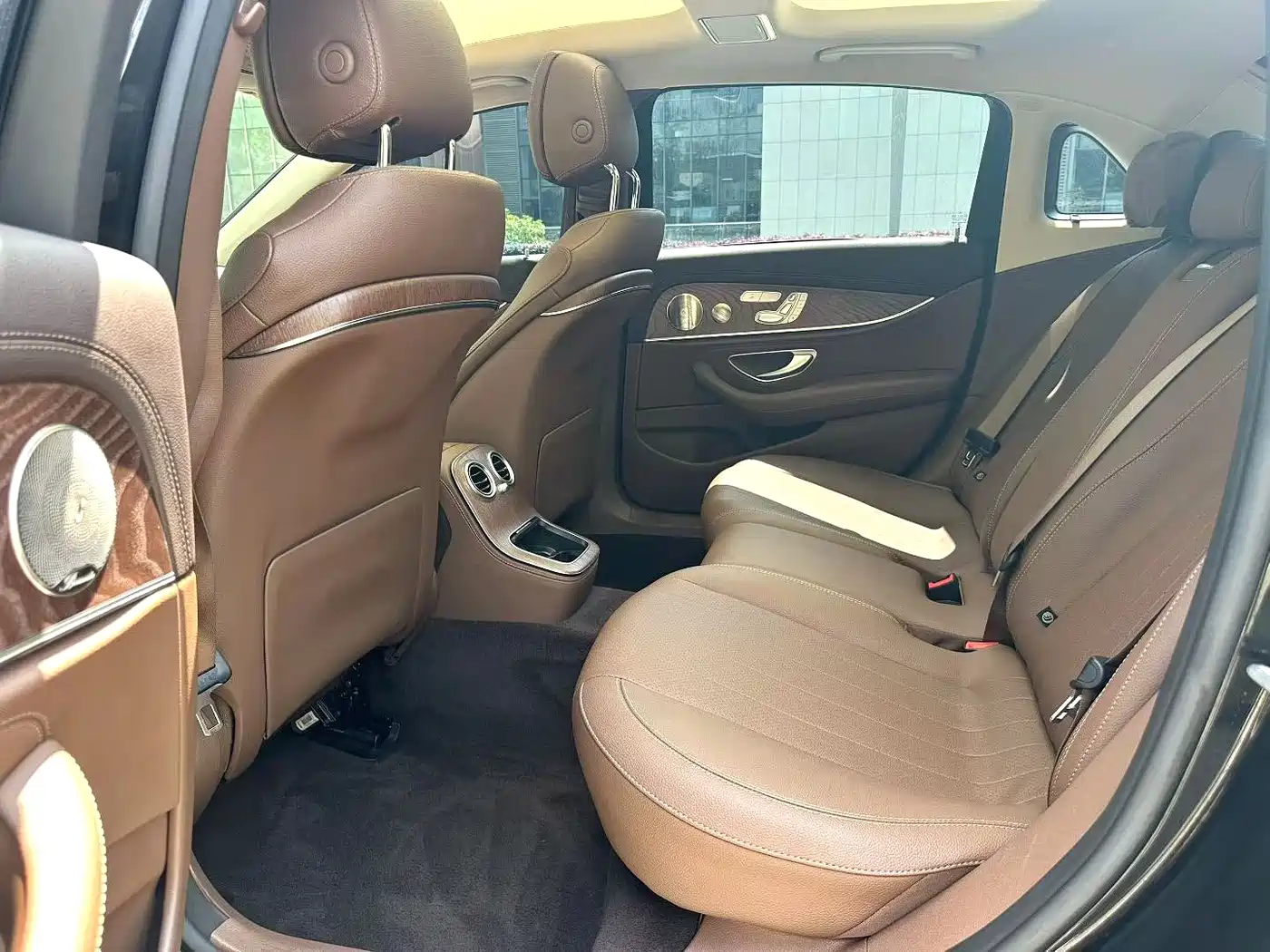 Mercedes-Benz E-Class 2023 E 300 L Luxury фото 5