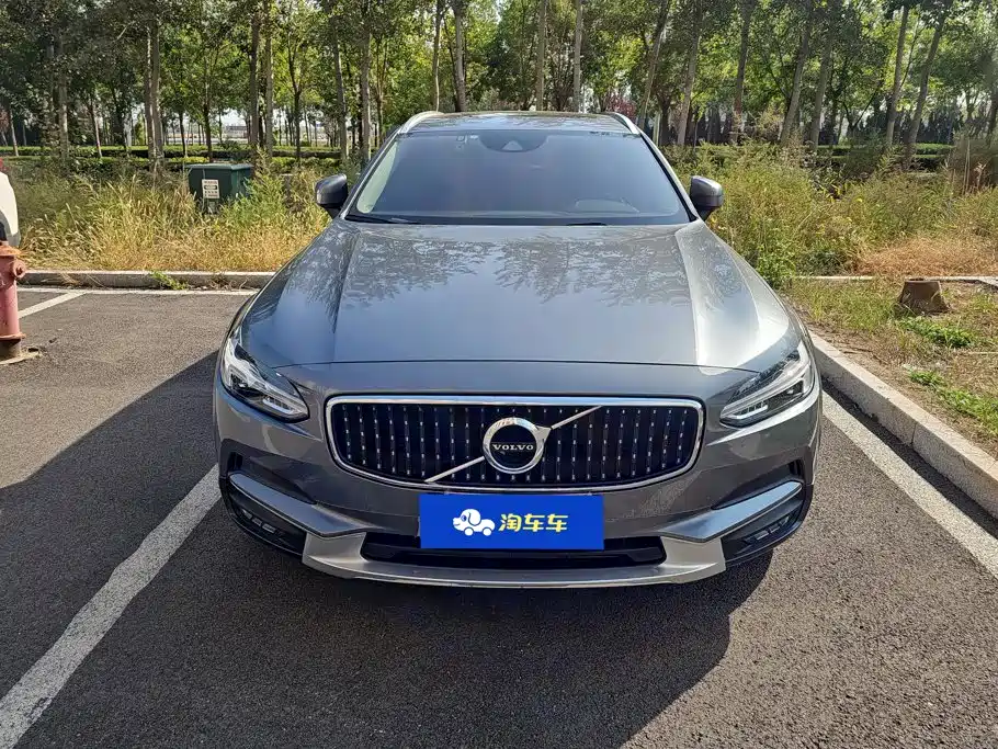 صورة 2 - Volvo V90