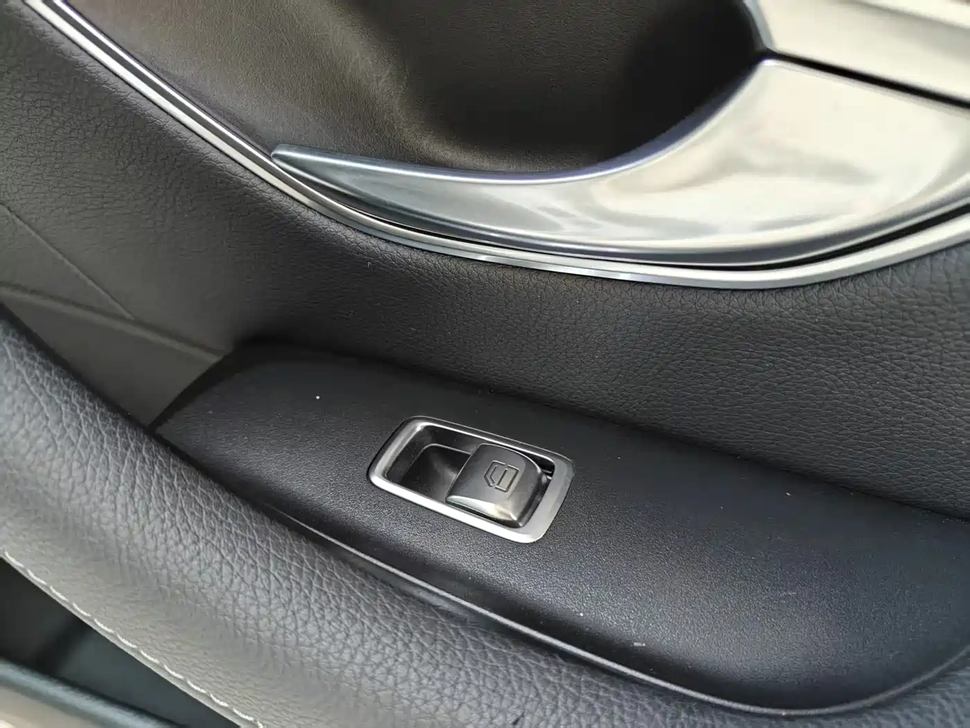 Mercedes-Benz E-Class 2019 E 300 L Fashion фото 27