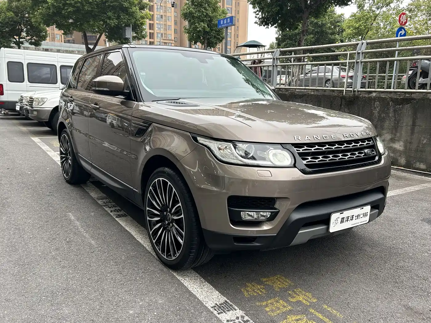 Land Rover Range Rover Sport 2016 Model 3.0 SC V6 SE фото 2