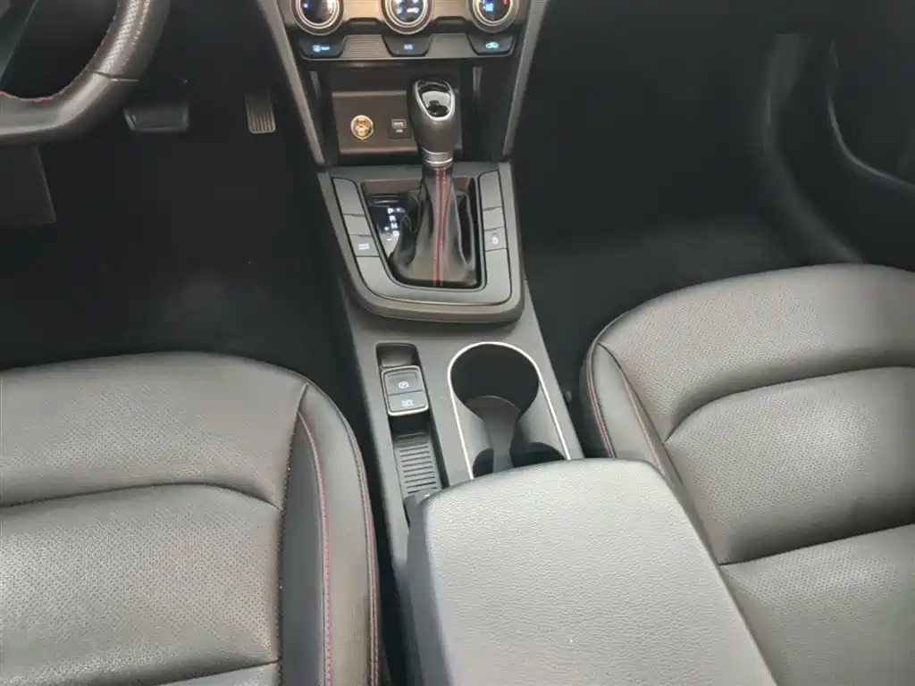 Hyundai Elantra 2018 1.4T DCT Dynamic·Vitality Model фото 14