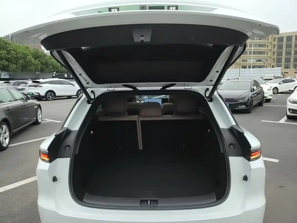 Li Auto i6 2026 2025 2WD Base Model
