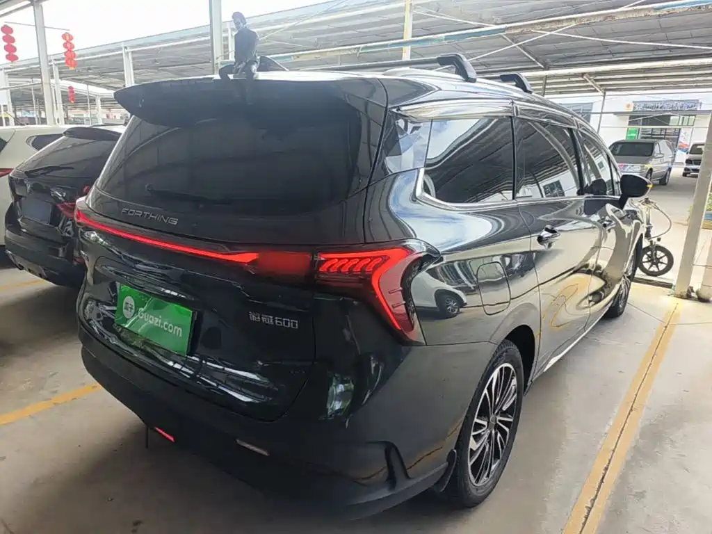 Dongfeng Fengxing Fengxing Yacht 2023 2022 1.5T DCT Chase the Wind Edition