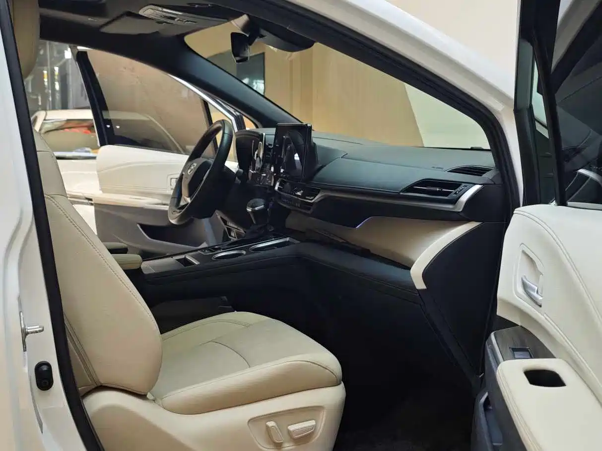 Toyota Sienna 2021 2.5L Hybrid Premium Edition фото 8