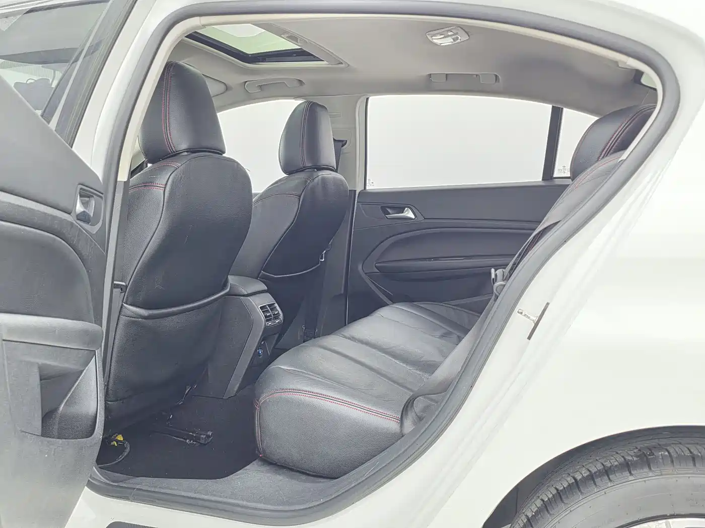 Peugeot 408 2015 Model 1.2T Automatic Luxury Edition фото 10