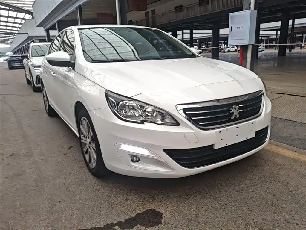 Peugeot 408 2016 1.6T Automatic Luxury Edition фото 4
