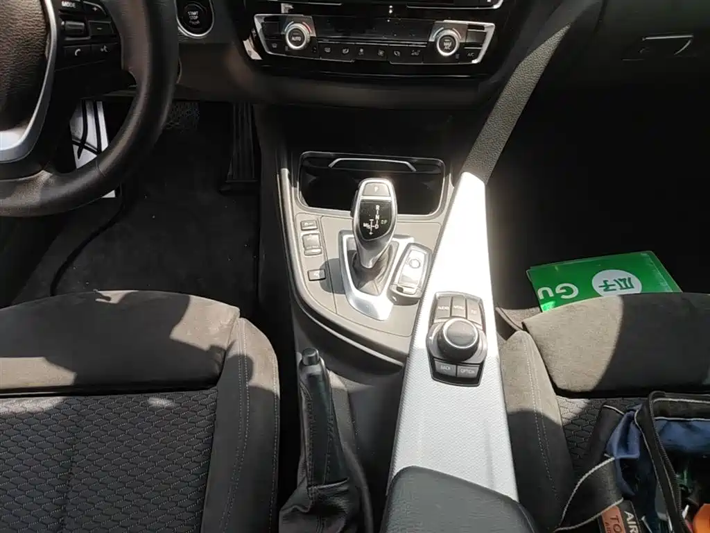BMW 3 Series 2017 320i M Sport фото 14
