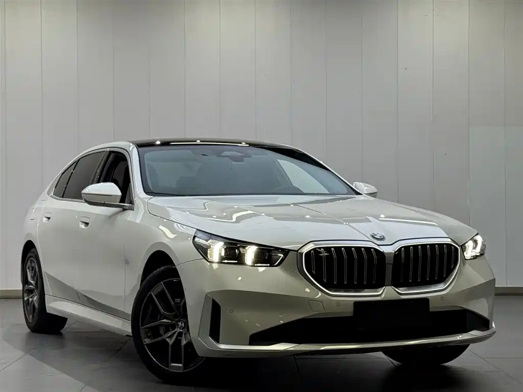BMW 5 Series 2024 530Li Leading Model Luxury Package фото 3