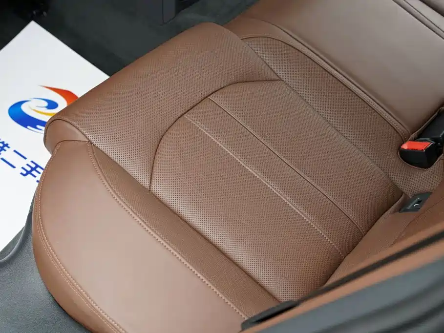 Фото 12 - Audi A6L