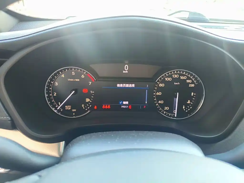 Фото 12 - Cadillac XT4