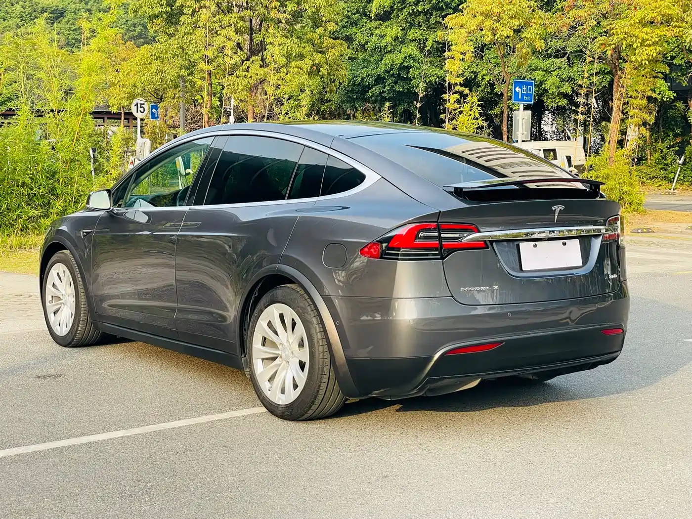 TESLA MODEL X