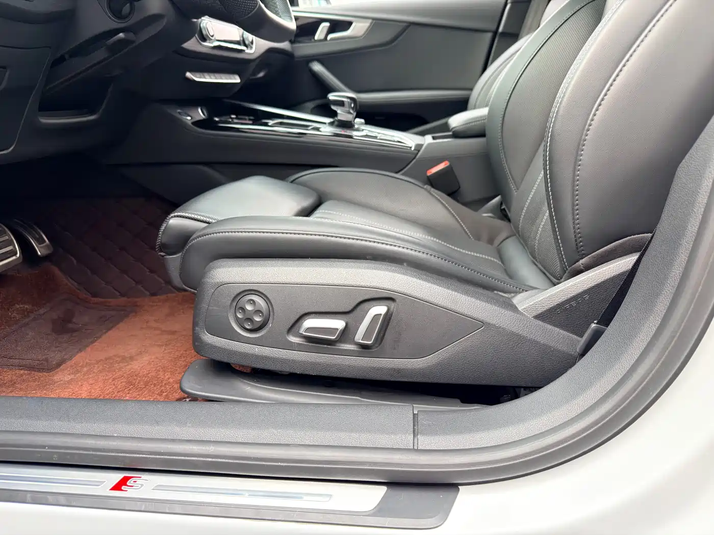 Audi A4L 2024 40 TFSI Luxury Dynamic фото 13