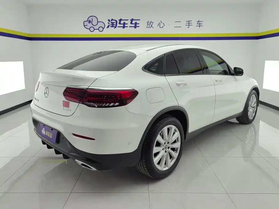 صورة 3 - Mercedes-Benz GLC Coupe