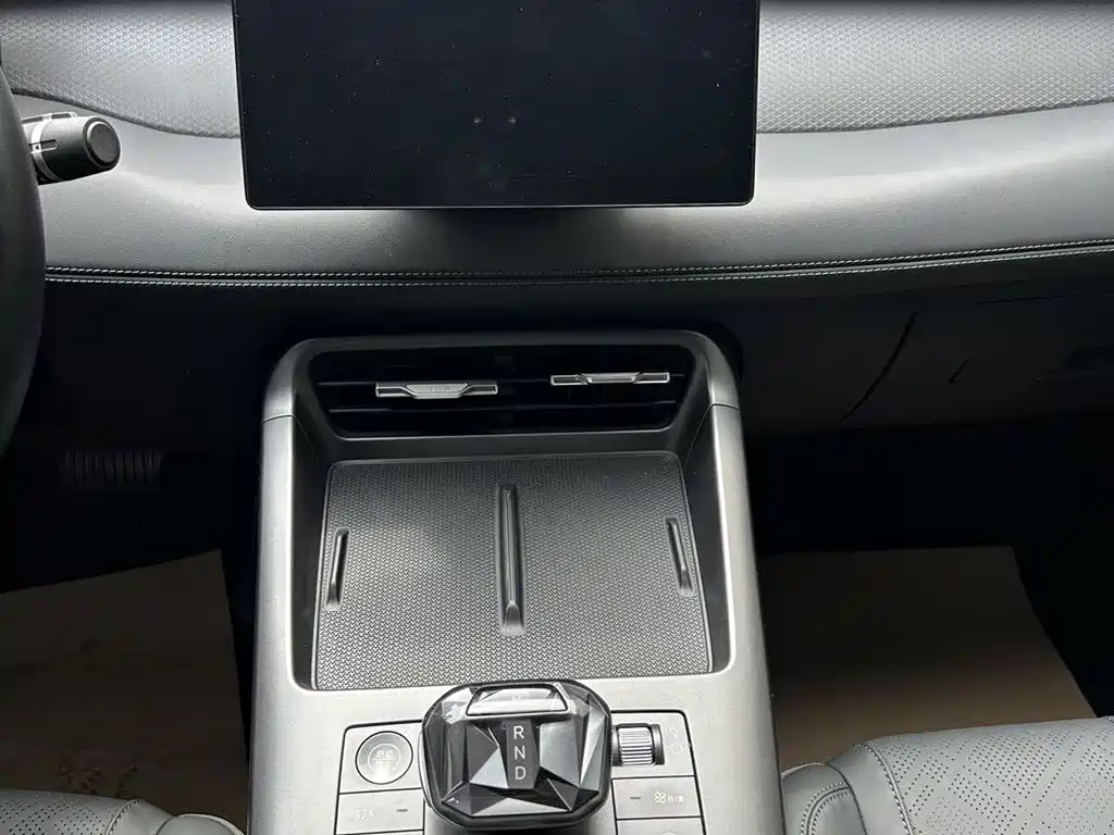 BYD Qin PLUS 2025 DM-i Smart Drive 55KM Leader фото 8