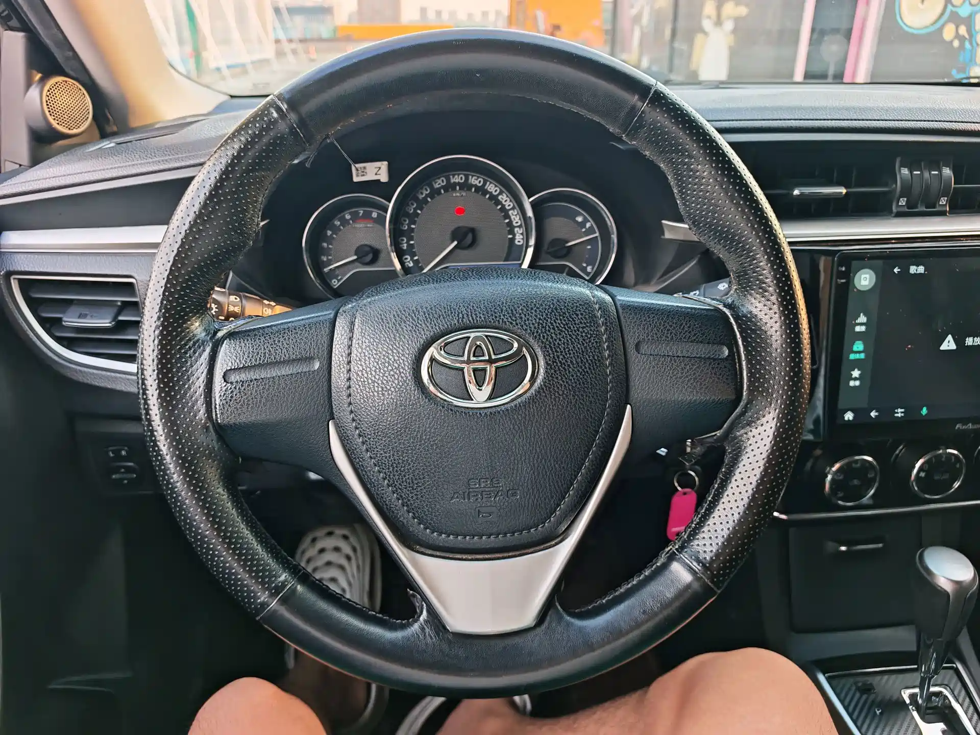 Фото 13 - Toyota Corolla