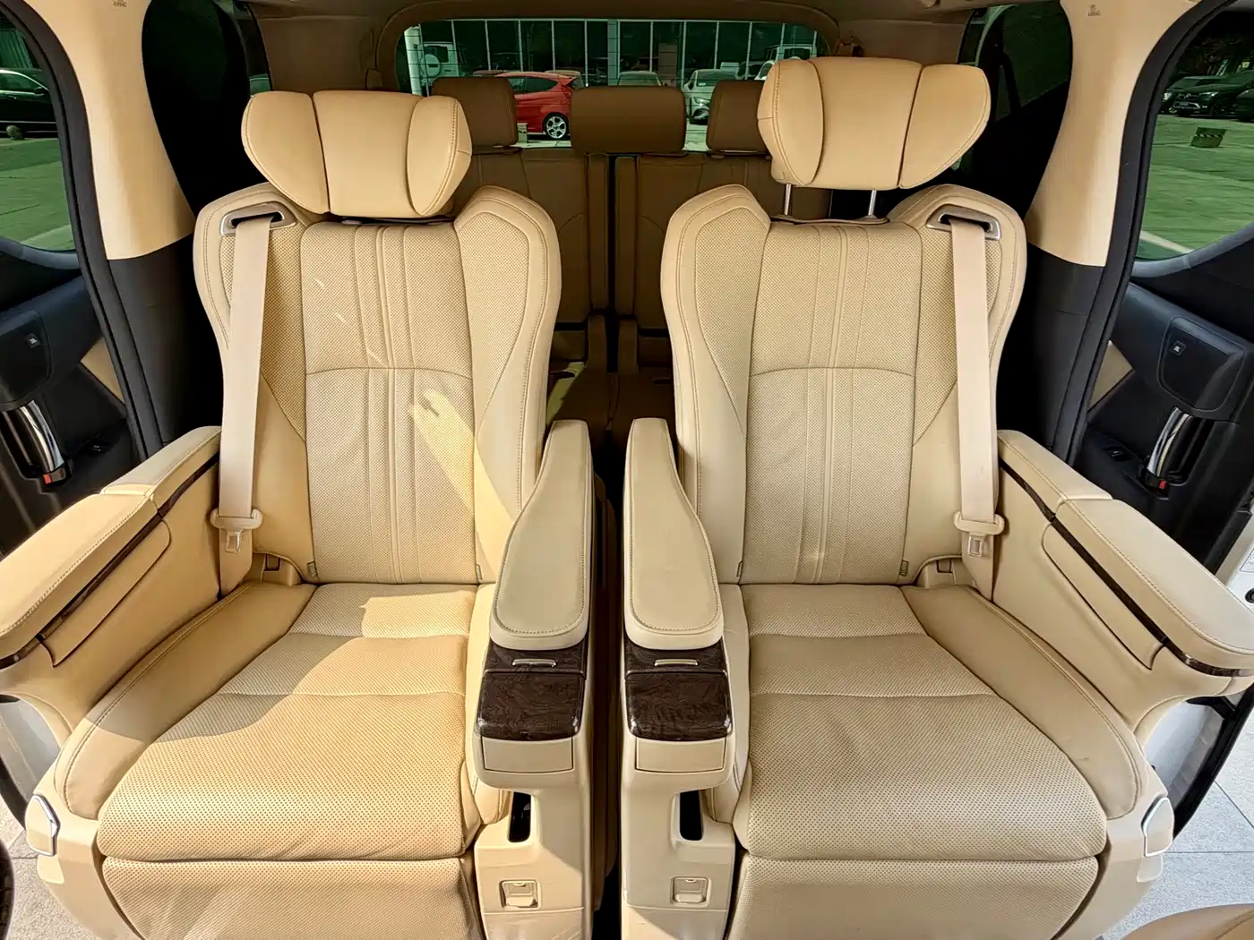 Toyota Vellfire 2021 Crown Hybrid 2.5L HV Premium Edition фото 8