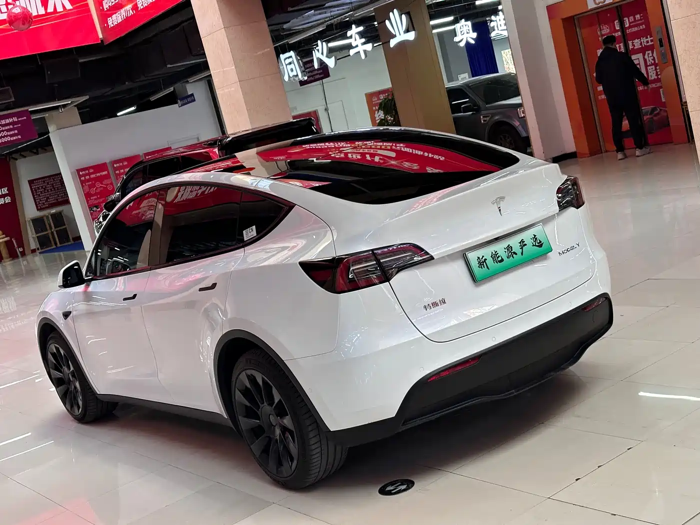 TESLA MODEL Y
