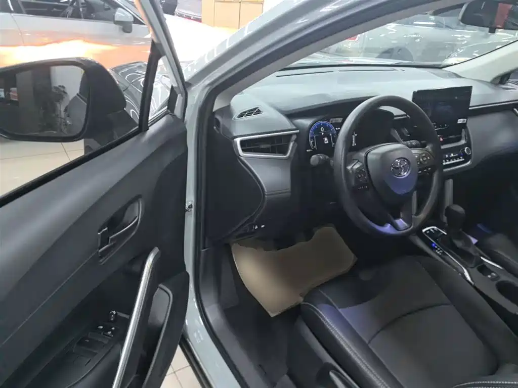 Toyota Corolla Cross 2023 2.0L Elite Edition фото 16