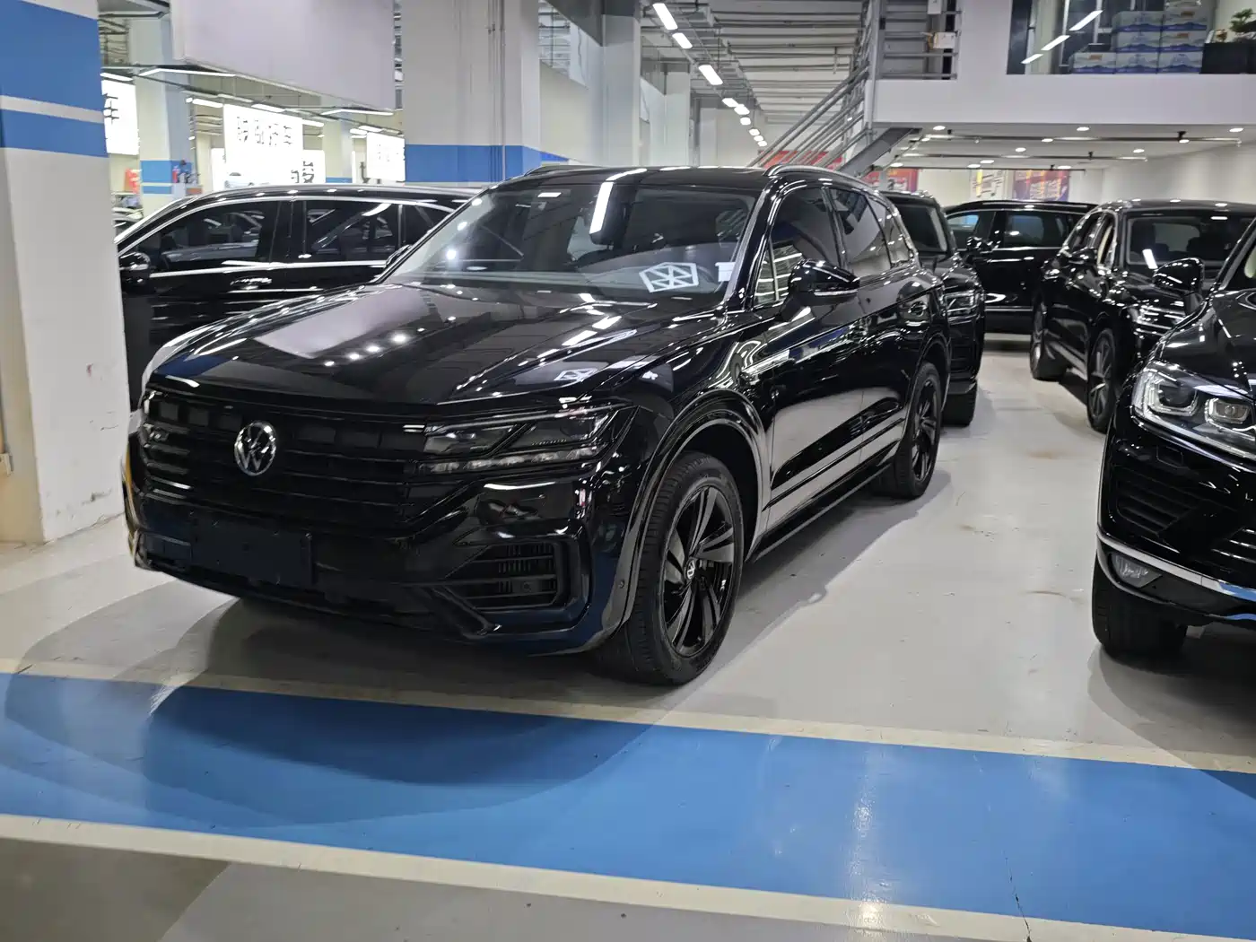 Volkswagen Touareg 2021 3.0TSI Sharp Edition with Gloss Black Sports Package
