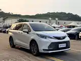 Фото 3 - Toyota Sienna