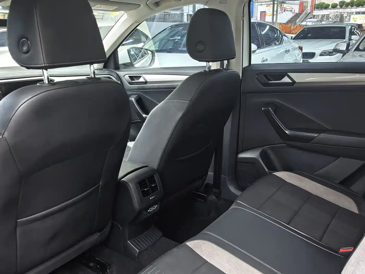 Volkswagen T-ROC 2023 280TSI DSG 2WD Time Edition фото 7