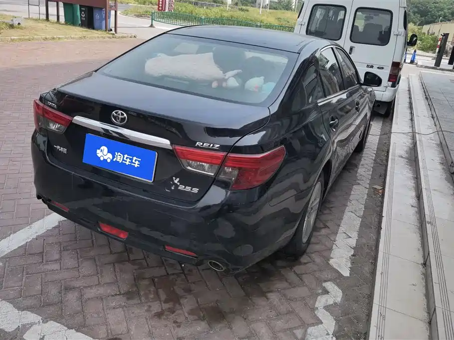 Toyota Reiz 2013 2.5S Elite Edition фото 3
