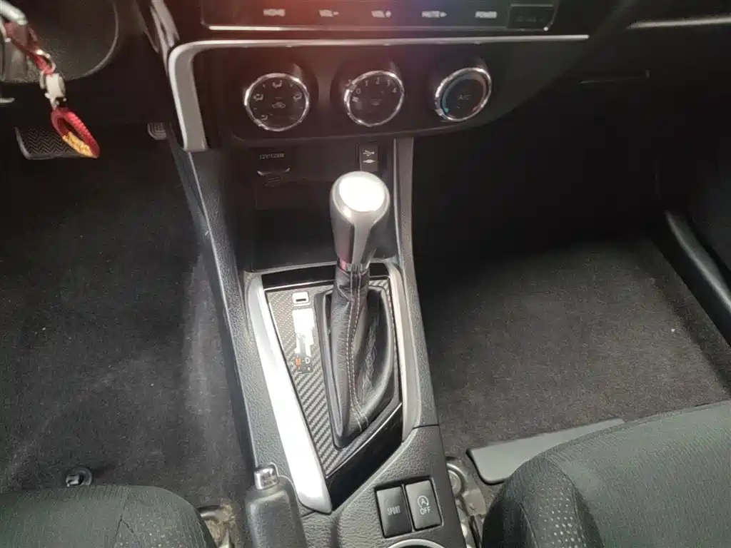 Toyota Levin 2017 Facelift 185T CVT Elite (China V) фото 14