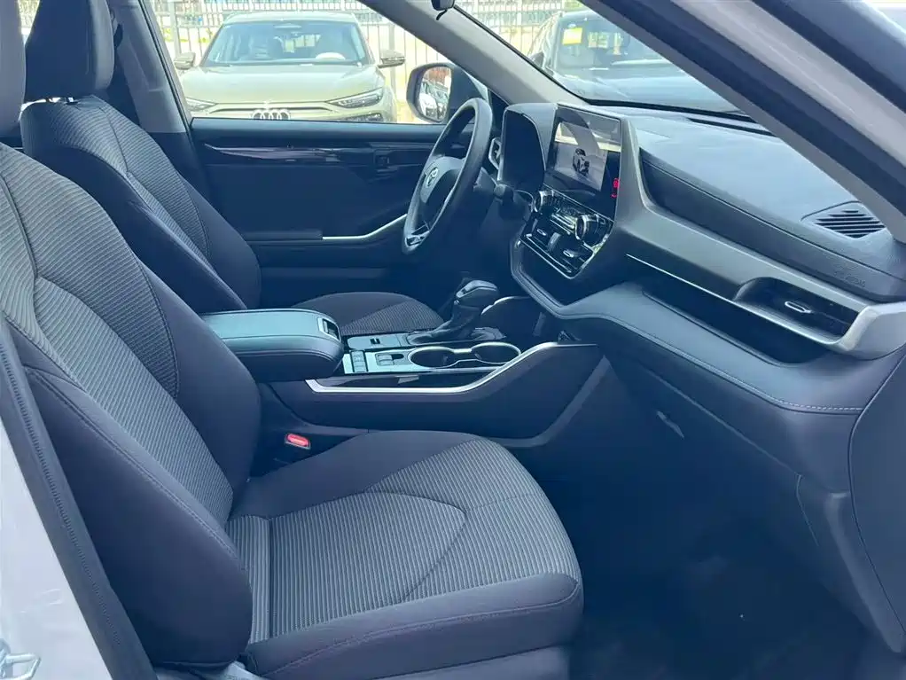 TOYOTA HIGHLANDER