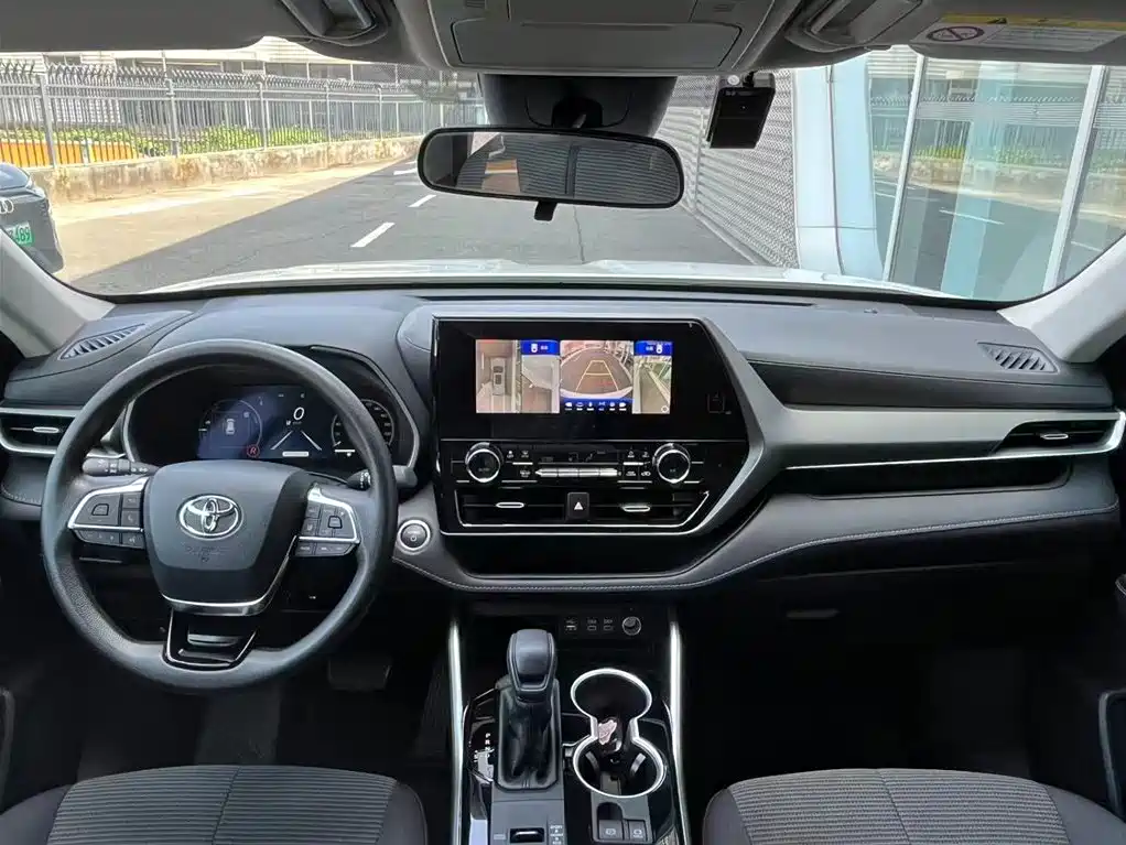 TOYOTA HIGHLANDER